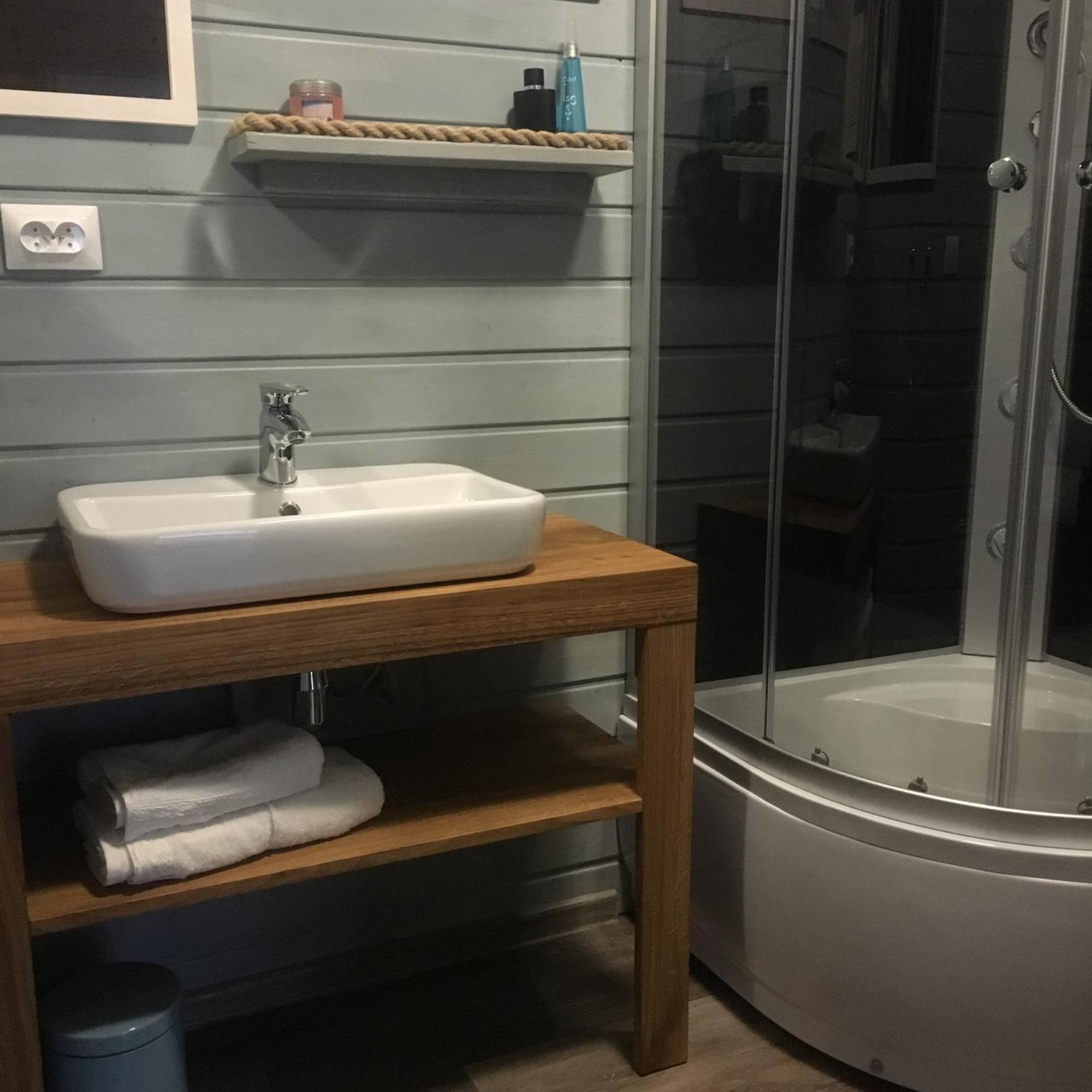 Hotel Houseboat Slesin Esterno foto