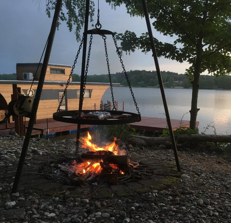 Hotel Houseboat Slesin Esterno foto